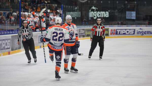 Marek Valach oslavuje gól.