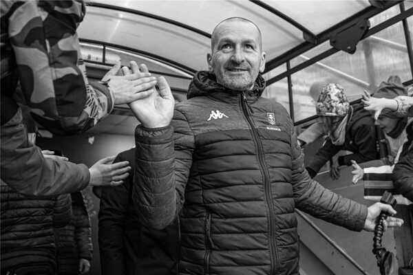 Milý zahynul vo veku 54 rokov.