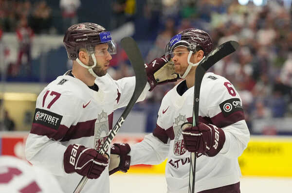 Markuss Komuls (vpravo) posilnil Nové Zámky.