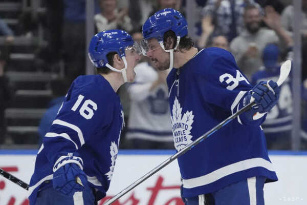 Marner a Matthews v tíme Toronta.