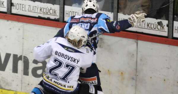 Martin Borovský v drese Spišiakov a Tomáš Chrenko v drese Nitry ešte v roku 2010.