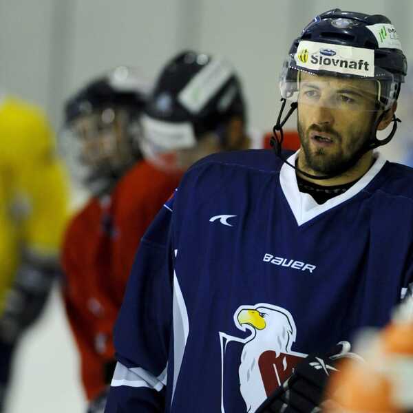Martin Kuľha v drese HC Slovan Bratislava.