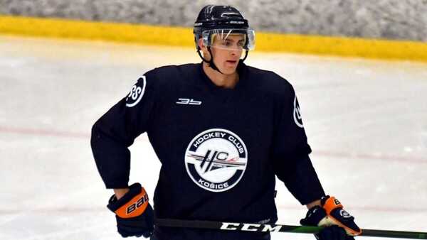 Martin Pospíšil podpísal novú 2-ročnú zmluvu v NHL.