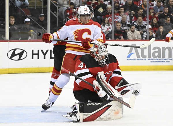 Martin Pospíšil v drese Calgary.