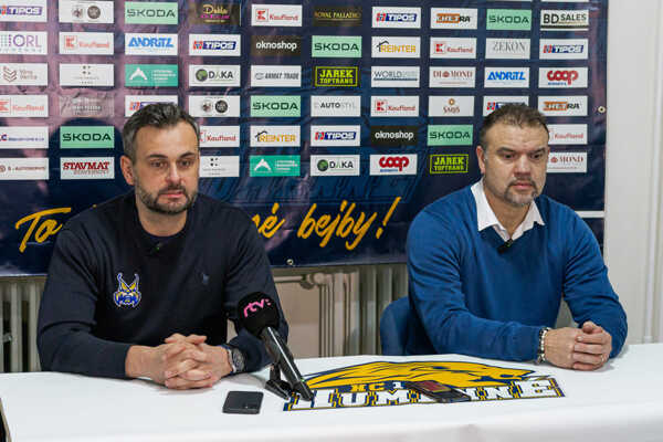 Na snímke tréneri Vlastimil Wojnar a Martin Štrba.