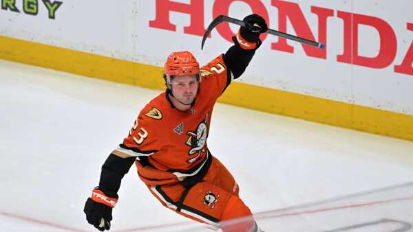 Mason McTavish z Ducks.