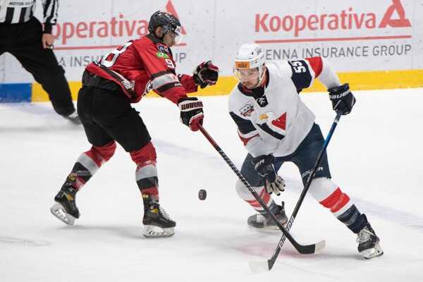 Matt MacKenzie (vpravo).