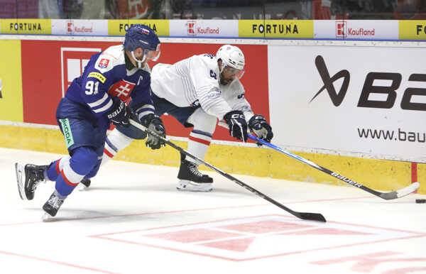 Matúš Sukeľ (Slovensko) a Edouard Bellemare (Francúzsko) v súboji. Matúš Sukeľ (Slovensko) a Edouard Bellemare (Francúzsko) v súboji.