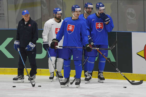 V popredí útočník Miloš Kelemen.