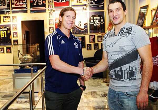 Nicklas Bäckstrom a Alexander Ovečkin.
