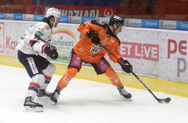 Obranca Mislav Rosandič v drese HC Košice.