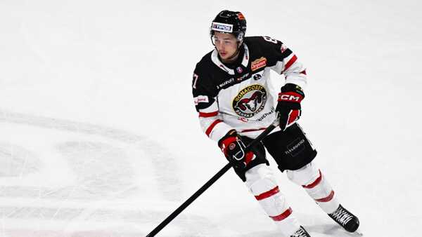 Oleksii Myklukha v drese BB.