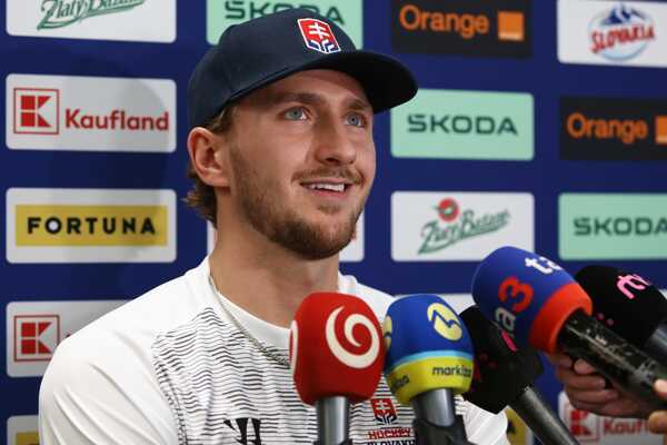 Slovenský hokejista Pavol Regenda.