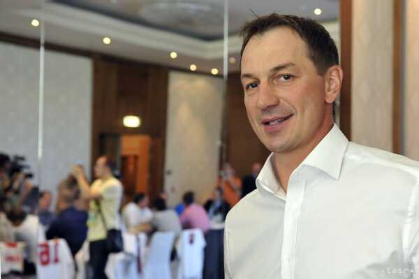 Bondra v civilnom obleťení.