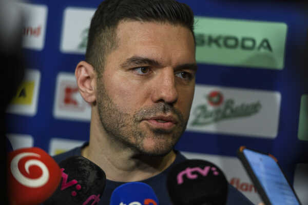 Peter Frühauf na brífingu.