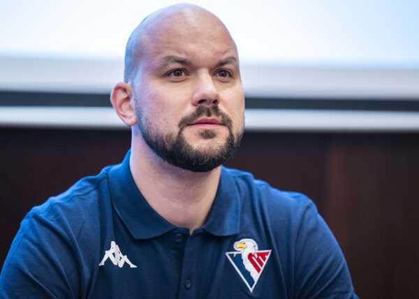 Tréner žien Peter Kudelka.