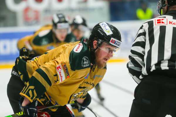 Svitana v drese Levíc.