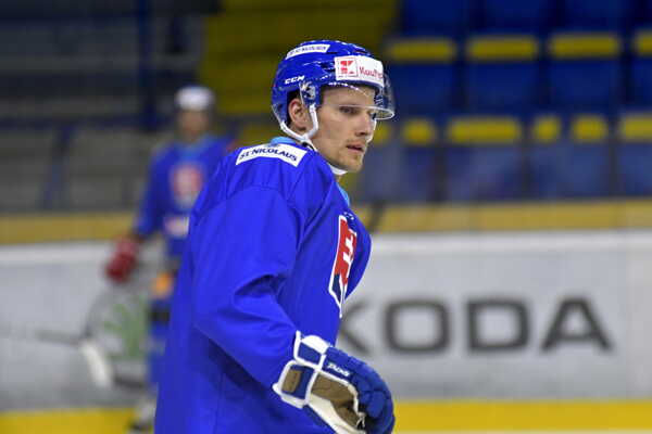 Útočník Richard Pánik počas tréningu Slovenska. Útočník Richard Pánik počas tréningu Slovenska.
