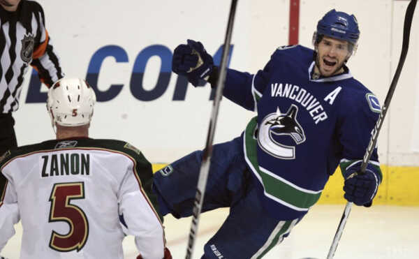Ryan Kesler v drese Canucks.