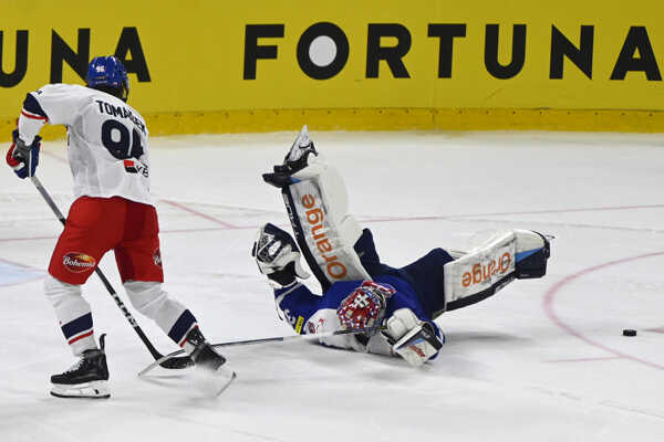 Samuel Hlavaj chytil nájazd Tomášeka.