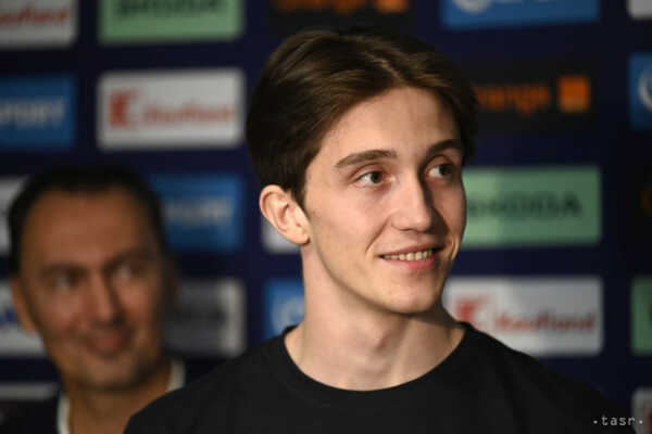 Útočník Samuel Honzek.