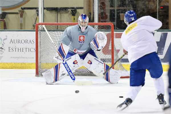 Slovenská hokejová reprezentácia do 20 rokov už v kompletnom zložení.