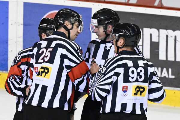 Rozhodcovia v debate v Extralig.