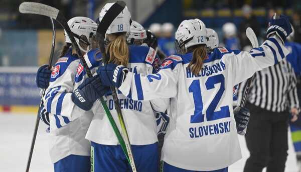 Gólové oslavy hokejistiek Slovenska.