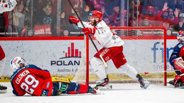 Slovenský útočník Marko Daňo sa teší z víťazného gólu.