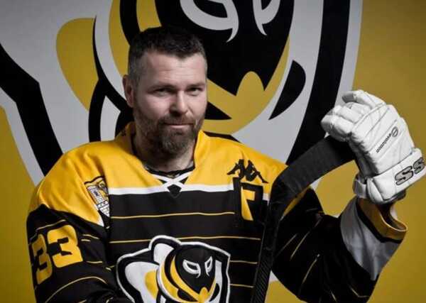 Slovenský útočník Peter Pucher v drese tímu HC Žihadla Moravské Budějovice.