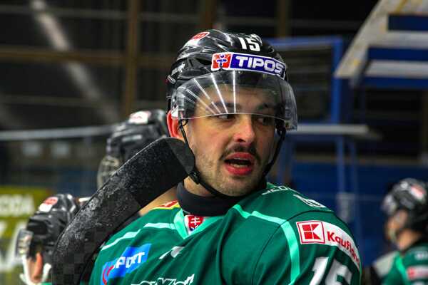 Obranca Stanislav Dosek.