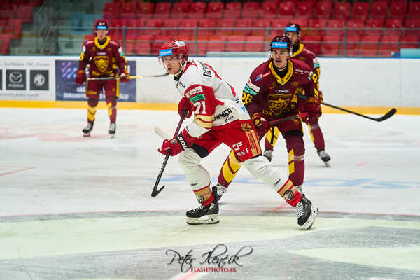 Dickinson v drese Prešova.