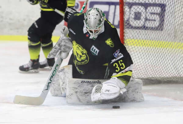 Sholl v drese Detvy.