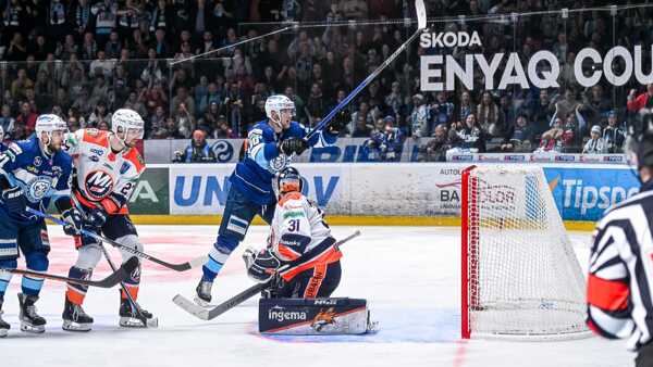 Útočník Tomáš Hrnka.