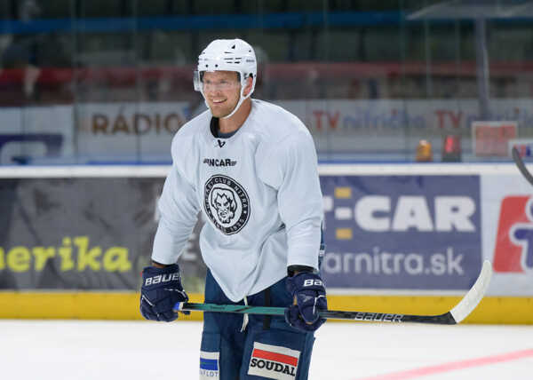 Hráč HK Nitra Tomáš Hrnka.
