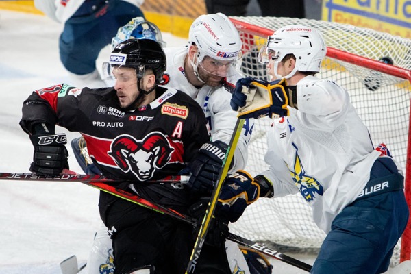 Útočník Tomáš Matoušek.