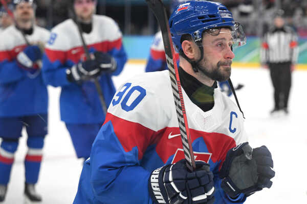 Kapitán slovenskej hokejovej reprezentácie Tomáš Tatar reaguje po prehre 1:6.