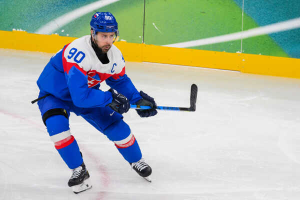 Tomáš Tatar v drese slovenskej reprezentácie počas ZOH 2026 v Miláne.