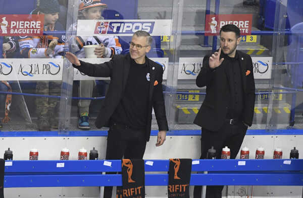 Tréner Dan Ceman (vľavo).