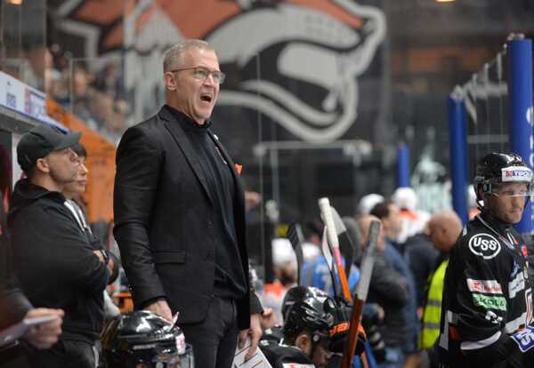 Tréner HC Košice Dan Ceman.