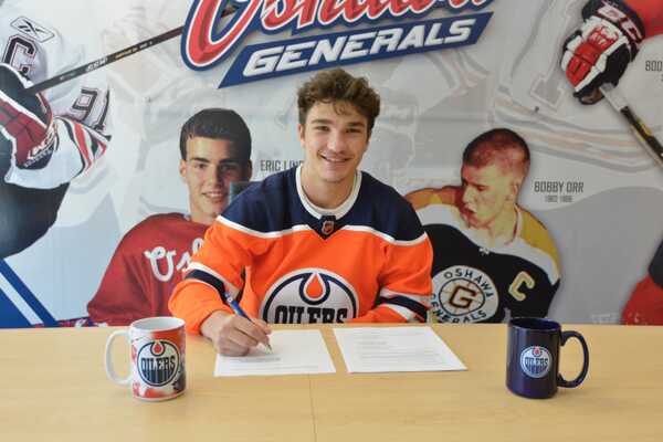 Tullio po podpise zmluvy.