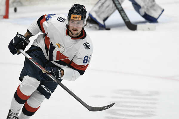 Útočník Roman Žitný v drese HC Slovan Bratislava.