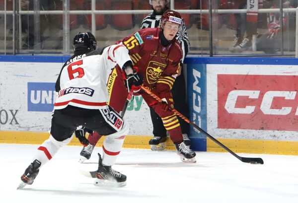 Zľava Boris Žabka (Banská Bystrica) a Ville Leskinen (Trenčín).