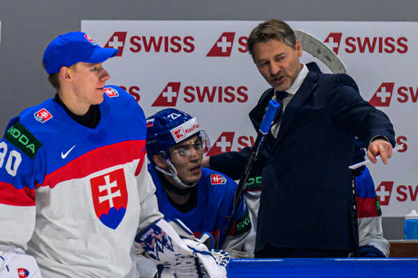 Sprava tréner slovenskej reprezentácie Vladimír Országh, Sebastián Čederle a brankár Adam Gajan.