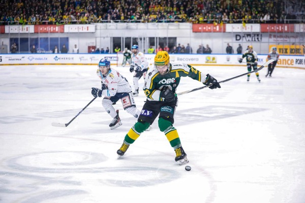 Snímka zo zápasu Vsetín - Kladno.