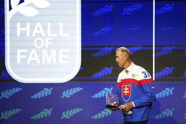 Bývalý slovenský hokejový obranca Zdeno Chára počas uvedenia do Siene slávy IIHF.