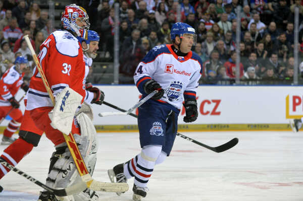 Žigmund Pálffy si po aktívnej kariére rád zahrá v hokejových exhibíciách.